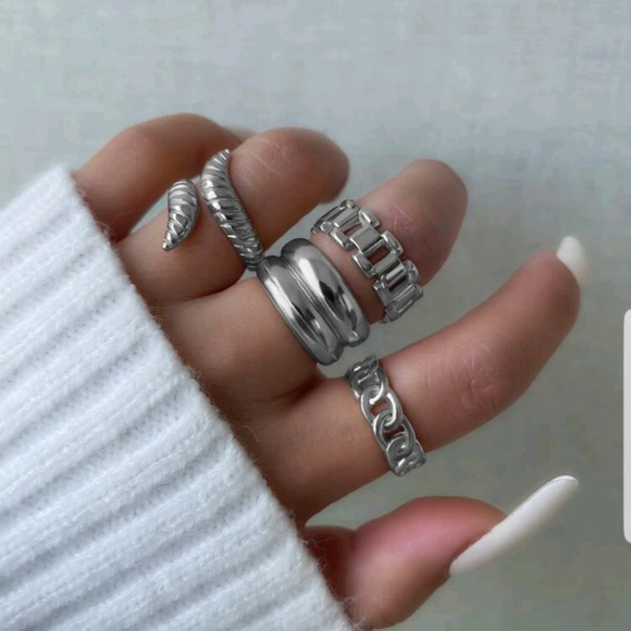 Silver rings - Picture 1 of 4